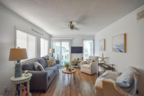 Coastal Condo with Public Atlantic Beach Access
